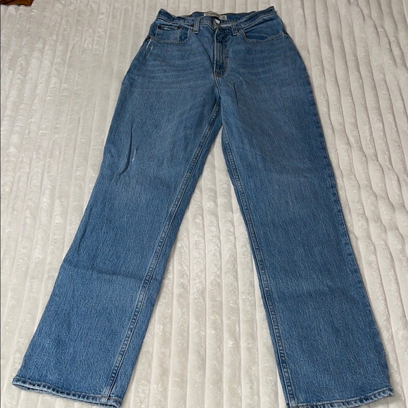 Abercrombie & Fitch Denim - Abercrombie & Fitch The ‘90s Straight Ultra High Rise Jean | Size 26 2 Regular